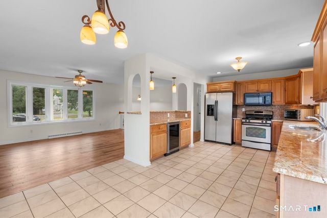 2007 Hartford Turnpike, North Haven, CT 06473