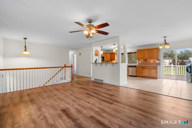 2007 Hartford Turnpike, North Haven, CT 06473