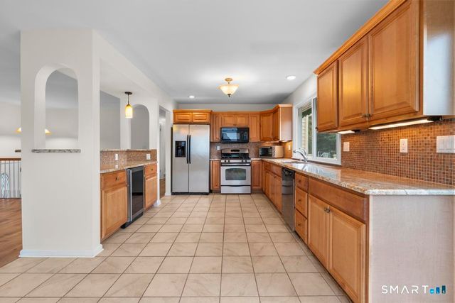 2007 Hartford Turnpike, North Haven, CT 06473