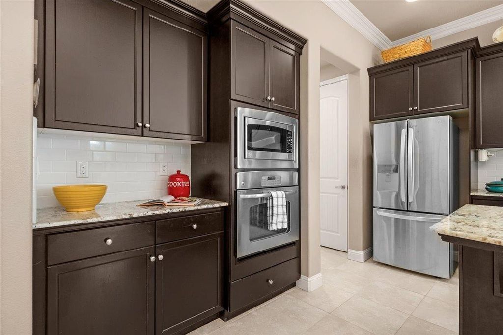 Image 12 of property listing at 5649 N Romeo Lane, Fresno, CA 93711