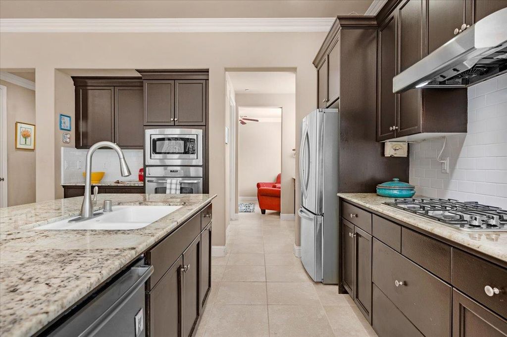 Image 16 of property listing at 5649 N Romeo Lane, Fresno, CA 93711