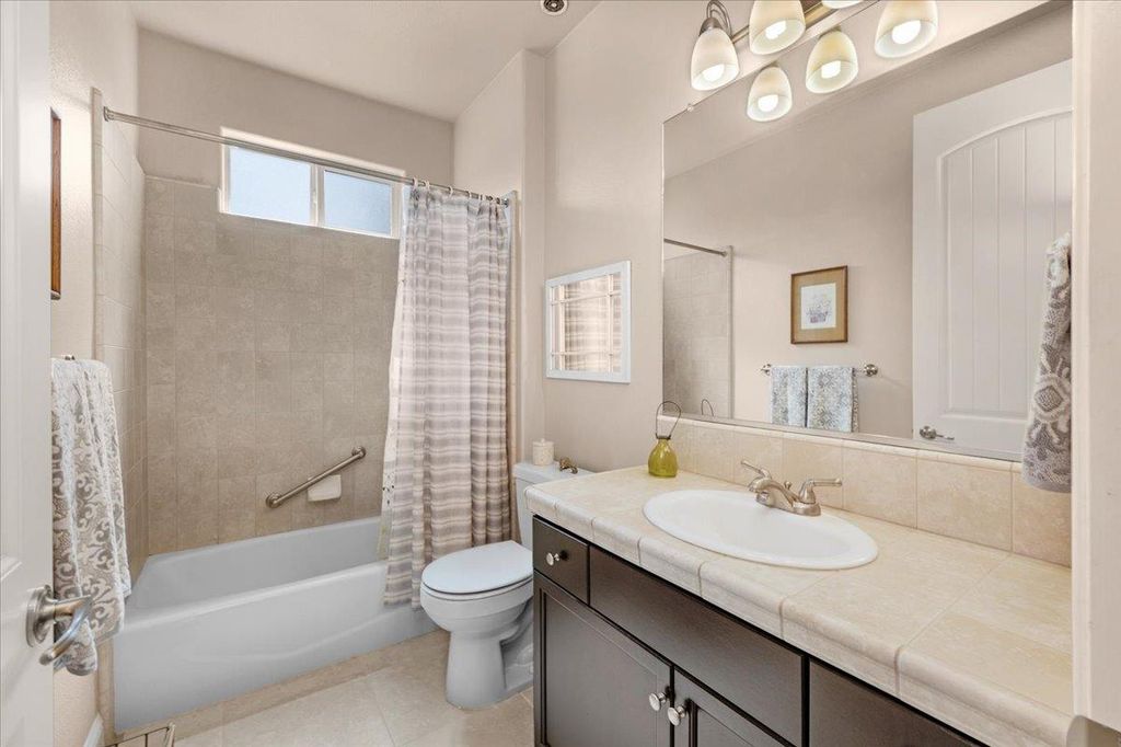 Image 26 of property listing at 5649 N Romeo Lane, Fresno, CA 93711