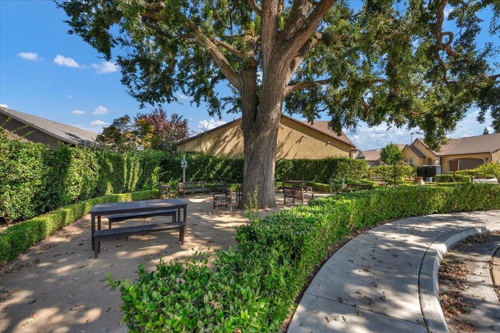 Image 31 of property listing at 5649 N Romeo Lane, Fresno, CA 93711