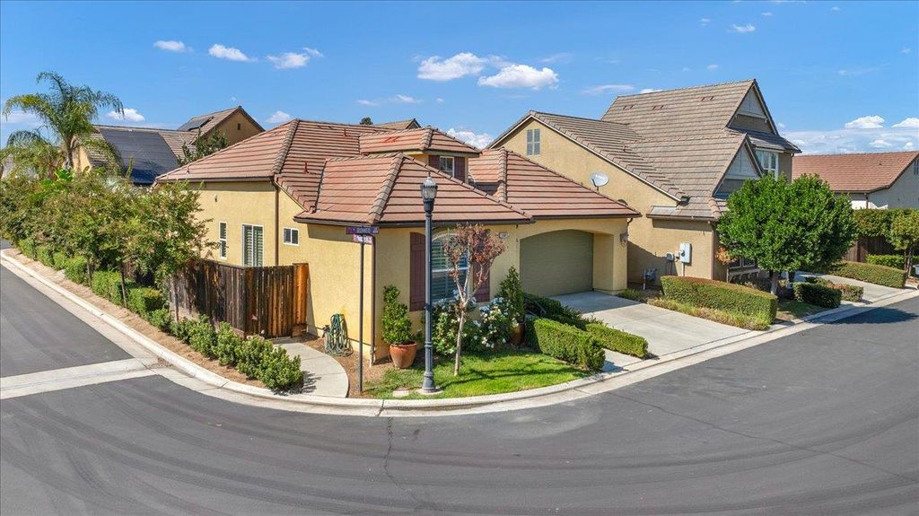 Image 34 of property listing at 5649 N Romeo Lane, Fresno, CA 93711