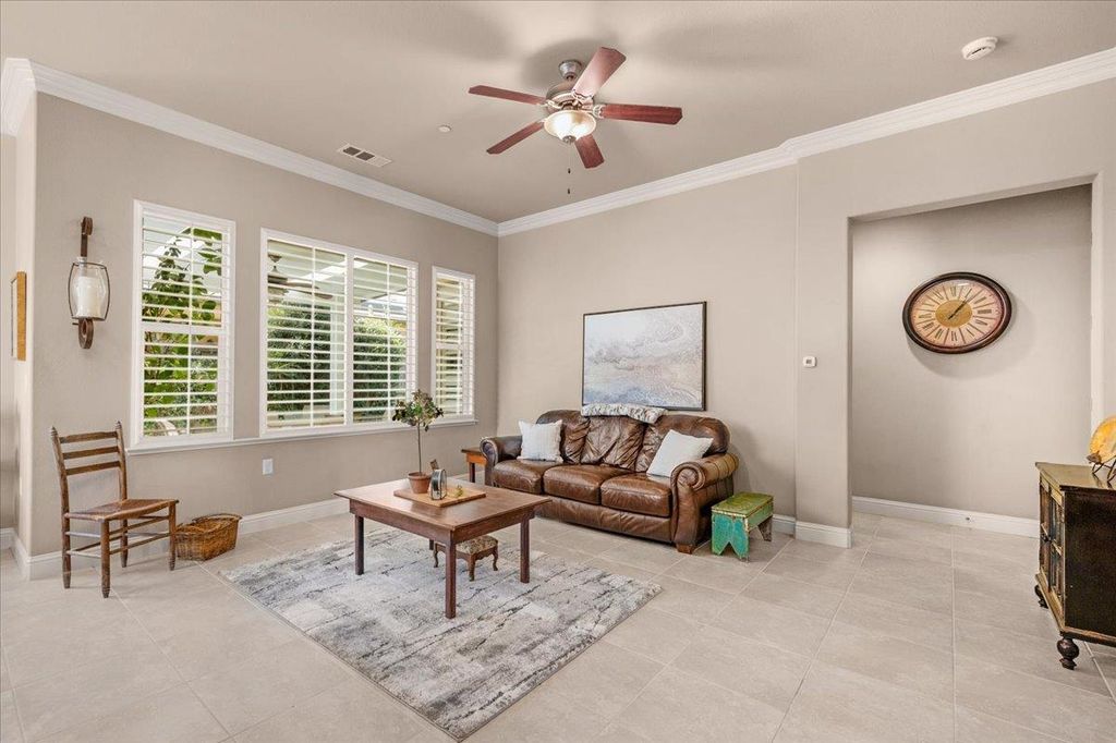 Image 4 of property listing at 5649 N Romeo Lane, Fresno, CA 93711