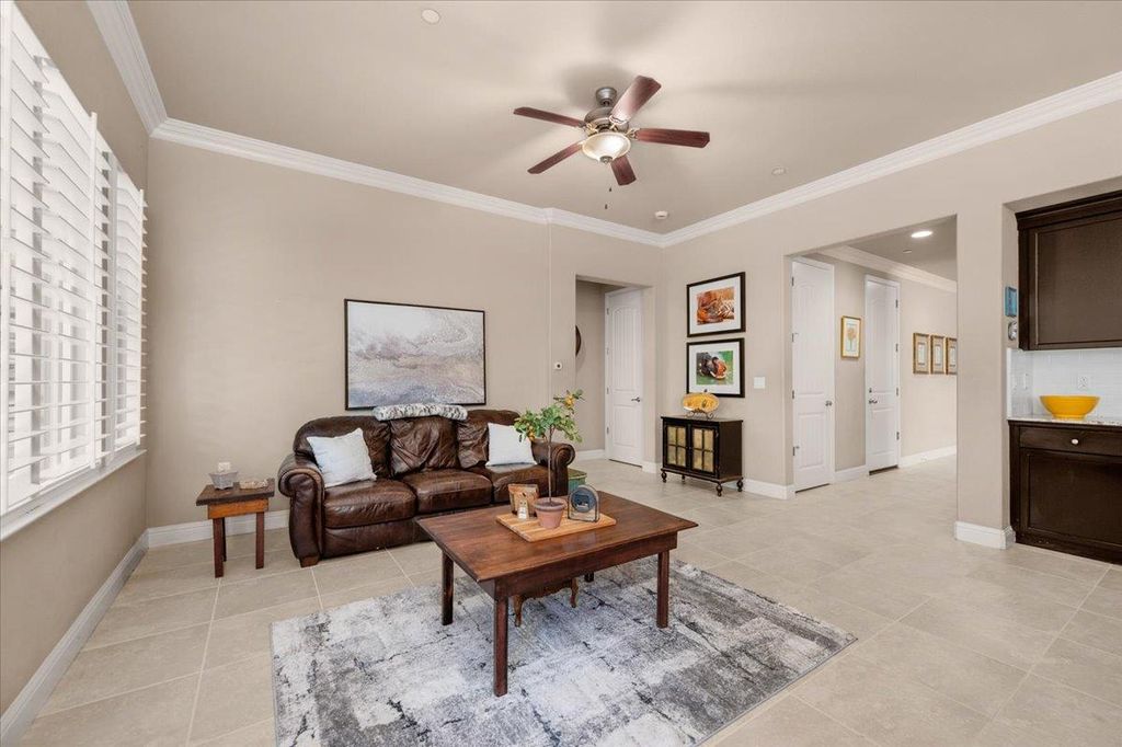 Image 6 of property listing at 5649 N Romeo Lane, Fresno, CA 93711