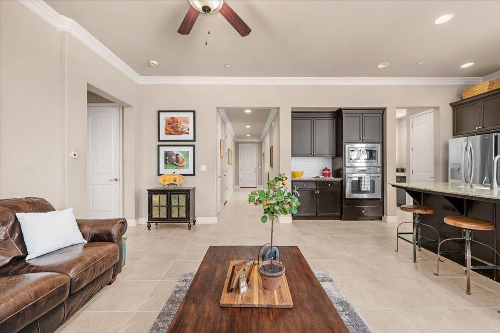 Image 7 of property listing at 5649 N Romeo Lane, Fresno, CA 93711