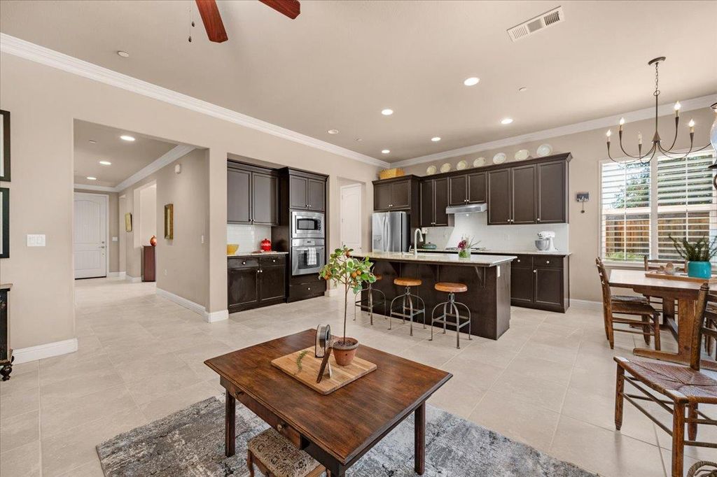 Image 8 of property listing at 5649 N Romeo Lane, Fresno, CA 93711