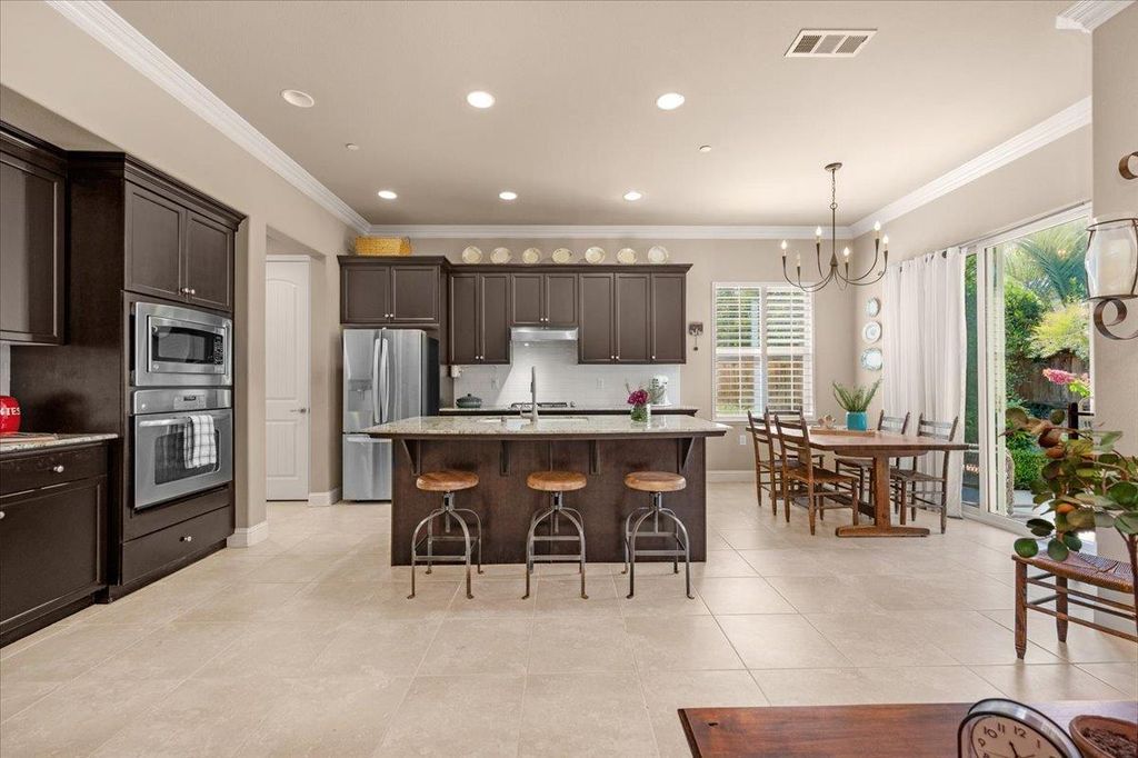 Image 9 of property listing at 5649 N Romeo Lane, Fresno, CA 93711