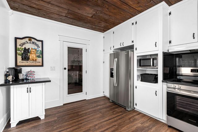 1138 Fannin Street, Columbus, TX 78934