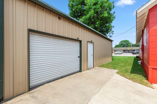 1138 Fannin Street, Columbus, TX 78934