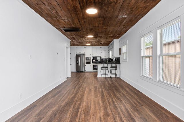 1138 Fannin Street, Columbus, TX 78934