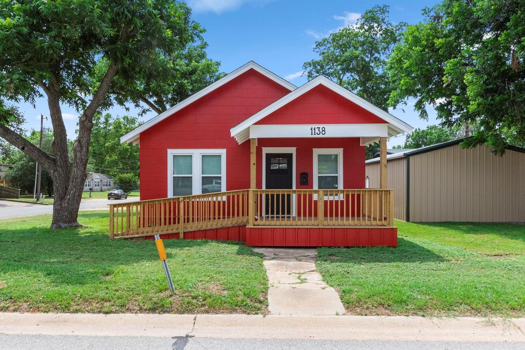 1138 Fannin Street, Columbus, TX 78934