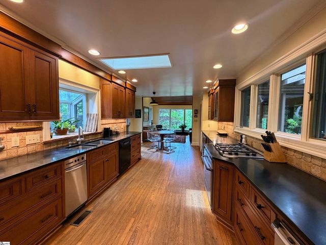 418 Woodland Way, Greenville, SC 29607