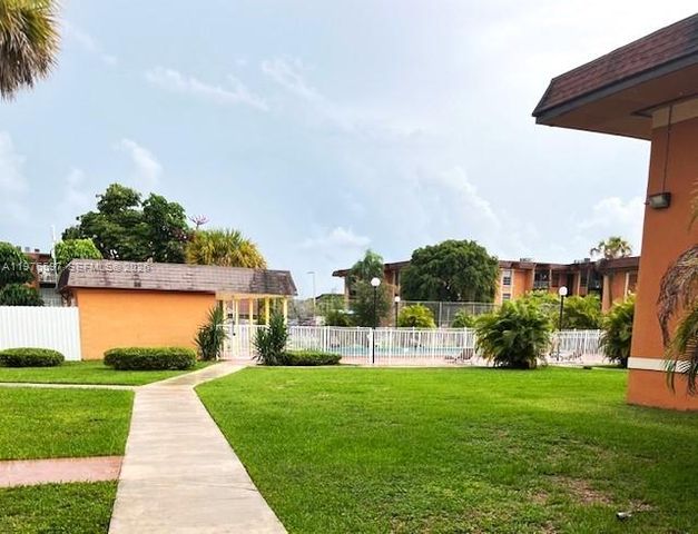 9493 SW 76th St L4, Miami, FL 33173