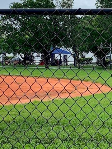 9493 SW 76th St L4, Miami, FL 33173