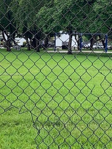 9493 SW 76th St L4, Miami, FL 33173