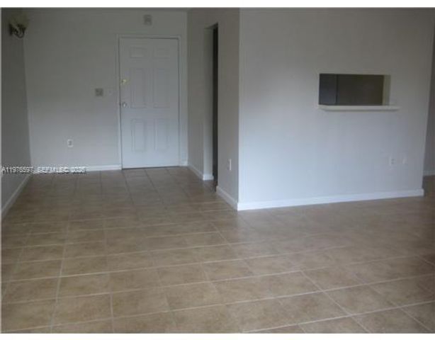 9493 SW 76th St L4, Miami, FL 33173