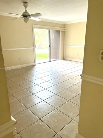 9493 SW 76th St L4, Miami, FL 33173