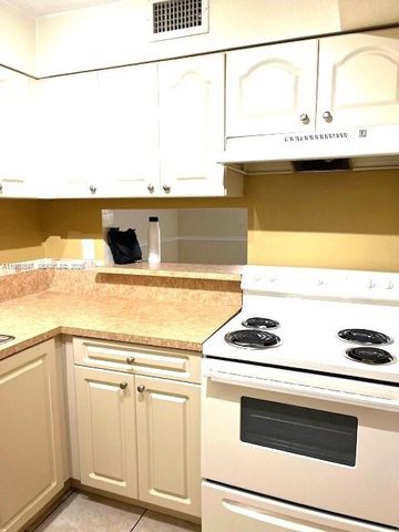 9493 SW 76th St L4, Miami, FL 33173