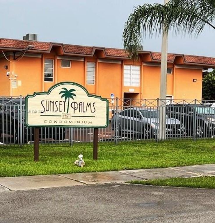 9493 SW 76th St L4, Miami, FL 33173