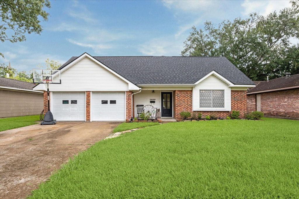 1417 Deer Avenue, Deer Park, TX 77536