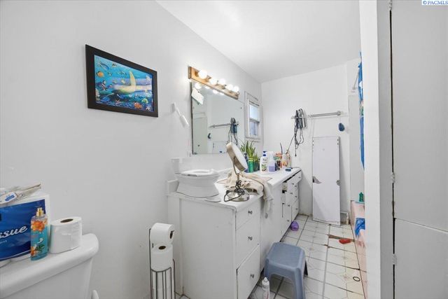 1623 W 1st Ave, Kennewick, WA 99336