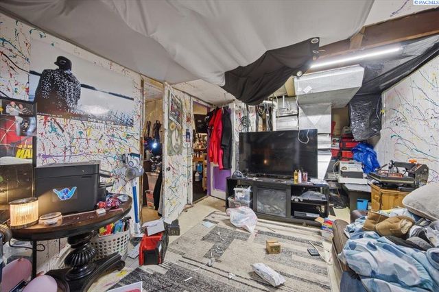 1623 W 1st Ave, Kennewick, WA 99336