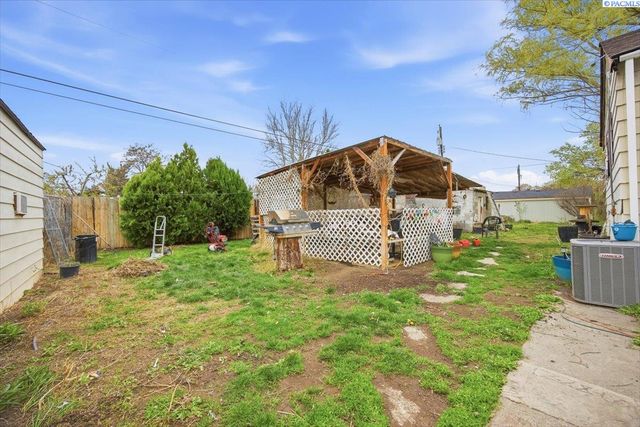 1623 W 1st Ave, Kennewick, WA 99336