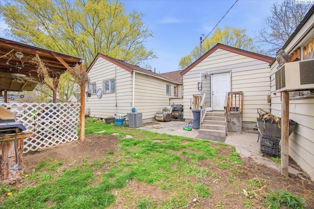 1623 W 1st Ave, Kennewick, WA 99336