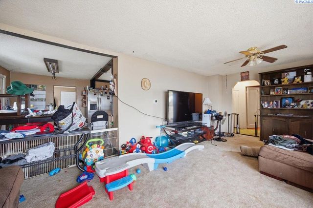 1623 W 1st Ave, Kennewick, WA 99336