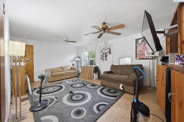 1623 W 1st Ave, Kennewick, WA 99336