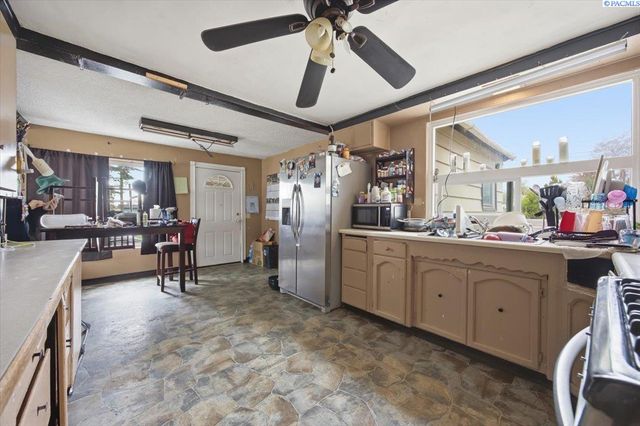 1623 W 1st Ave, Kennewick, WA 99336