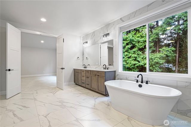 4814 240 Place SE, Sammamish, WA 98029