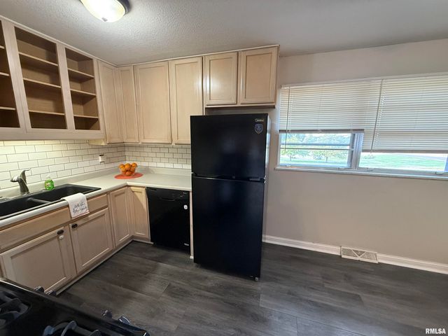 6345 N RANDWICK Road, Peoria, IL 61615