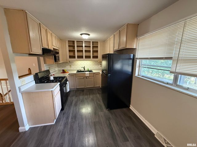 6345 N RANDWICK Road, Peoria, IL 61615