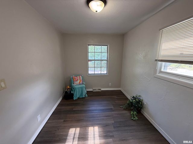 6345 N RANDWICK Road, Peoria, IL 61615