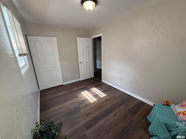 6345 N RANDWICK Road, Peoria, IL 61615