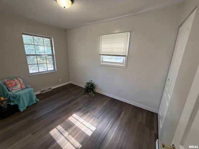 6345 N RANDWICK Road, Peoria, IL 61615