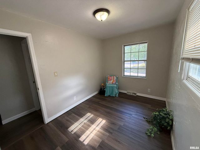 6345 N RANDWICK Road, Peoria, IL 61615