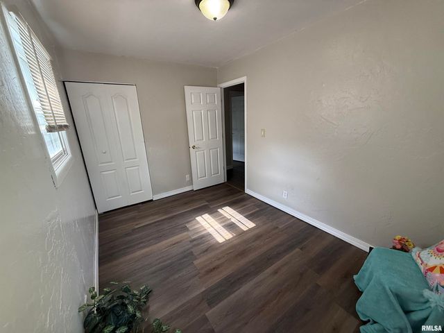 6345 N RANDWICK Road, Peoria, IL 61615