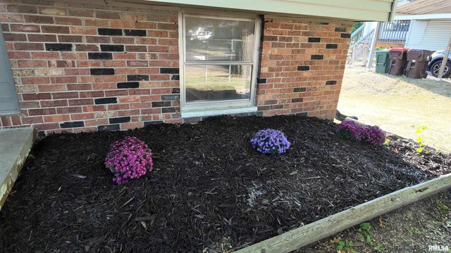 6345 N RANDWICK Road, Peoria, IL 61615