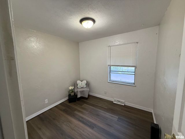 6345 N RANDWICK Road, Peoria, IL 61615