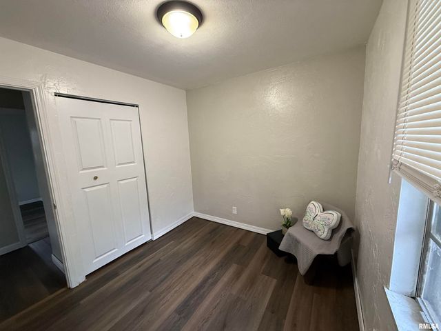 6345 N RANDWICK Road, Peoria, IL 61615