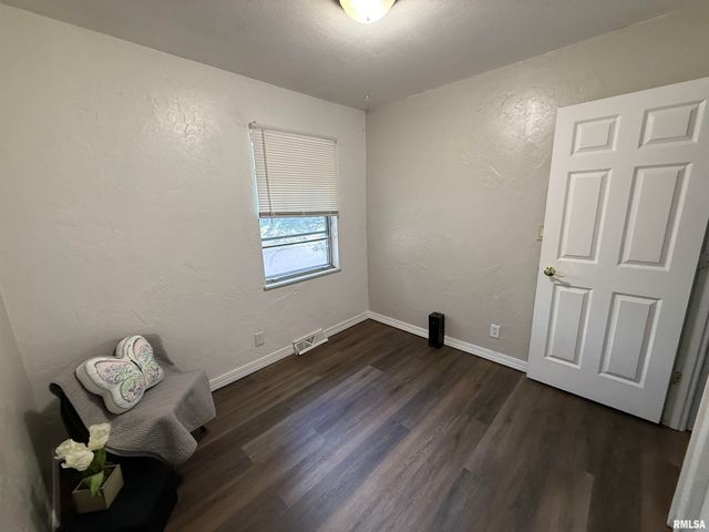 6345 N RANDWICK Road, Peoria, IL 61615