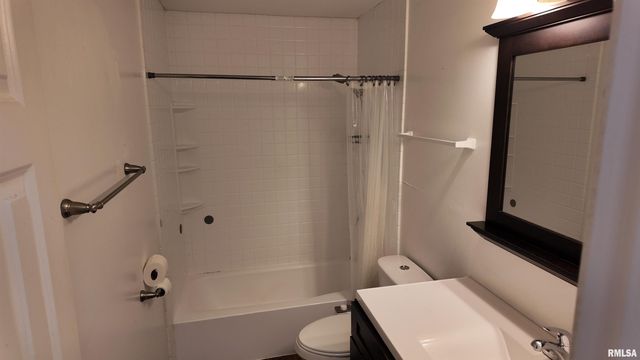 6345 N RANDWICK Road, Peoria, IL 61615