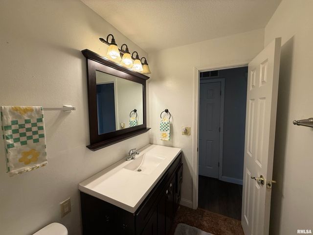 6345 N RANDWICK Road, Peoria, IL 61615