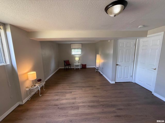 6345 N RANDWICK Road, Peoria, IL 61615