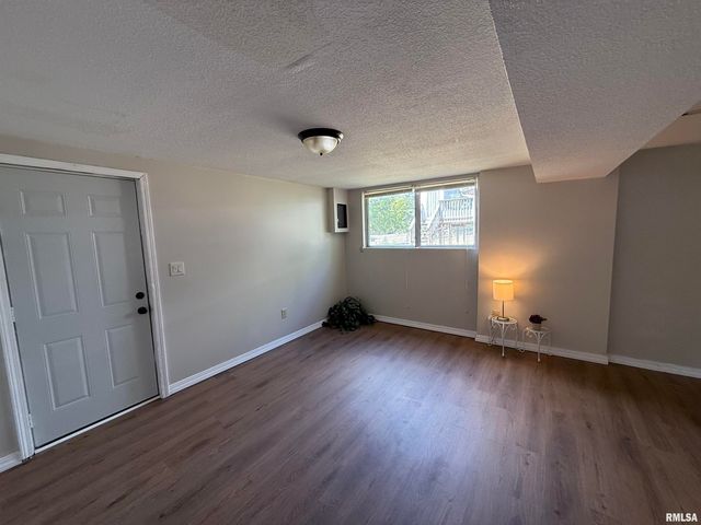 6345 N RANDWICK Road, Peoria, IL 61615