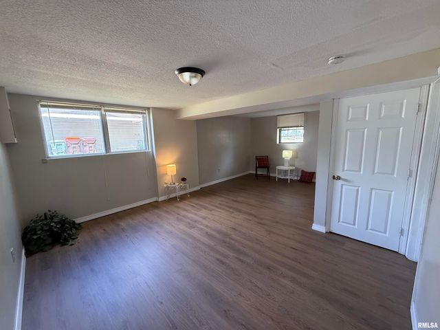 6345 N RANDWICK Road, Peoria, IL 61615